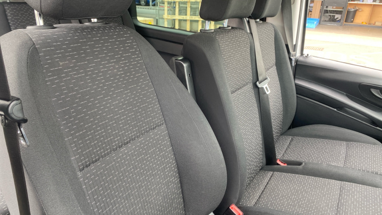 Mercedes-Benz Vito L2 Diesel Rwd 116CDI Premium Crew Van 9G-Tronic